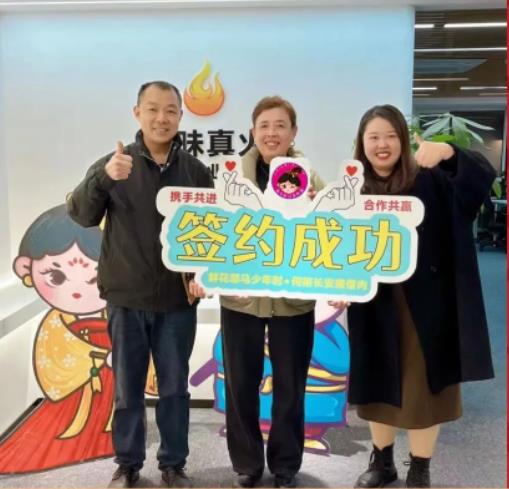 陳小蠻萬和城門店簽約.jpg